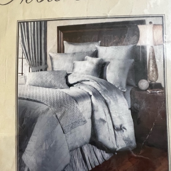 Noble Excellence Marquesa Queen Bed Skirt 18” Blue NEW - Picture 1 of 7